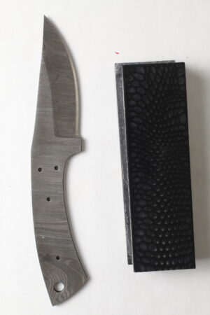 Night Reaver MAR747 knife kit with black dragon resin handle