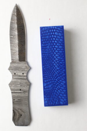 Blackthorn Damascus knife kit DM750 with twist pattern steel blade