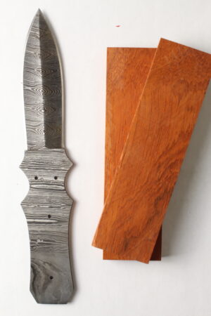 Blackthorn Damascus knife kit DM750 with twist pattern steel blade